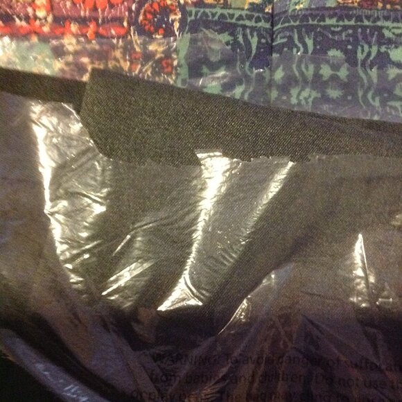 Van Heusen Men's Gray Traveler Dress Pants - 36"W x 34"L - New with Tags - Picture 5 of 5